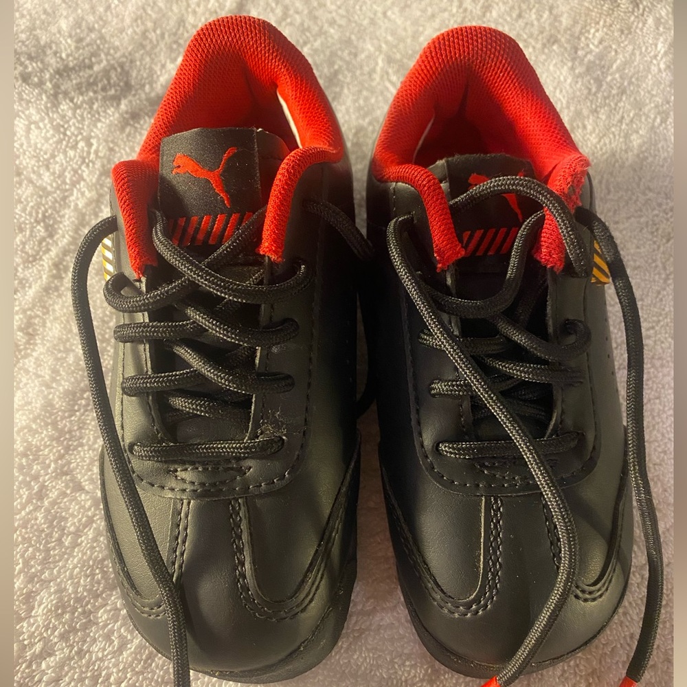 pumas sneakers ferrari logo